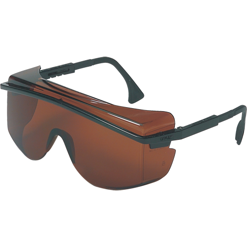 Lunettes de s&eacute;curit&eacute; Uvex Astrospec OTG 3001, Lentille Grise/fum&eacute;e, Anti-&eacute;gratignures, ANSI Z87+/R&eacute;pond ou surpasse la norme CSA Z94.3 Absolute Business Supply