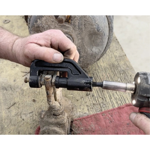 Presse-axe de tige de r&eacute;gleur de jeu pour camions de classes 6 &agrave; 8 Absolute Business Supply