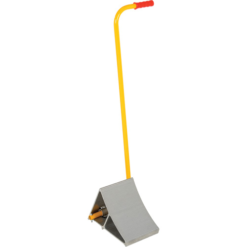 Cale de roues en aluminium avec poign&eacute;e, 7" la x 11-7/8" p x 7-11/16" h Absolute Business Supply