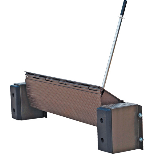 Niveleur de quai m&eacute;canique Edge-O-Dock, 99" la, 72" Largeur de la plateforme, 29" Port&eacute;e Absolute Business Supply