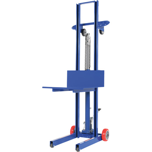 Gerbeur hydraulique &agrave; plateforme, M&eacute;canisme Pompe au pied, Capacit&eacute; de 400 lb, Levage max de 51-1/8" Absolute Business Supply