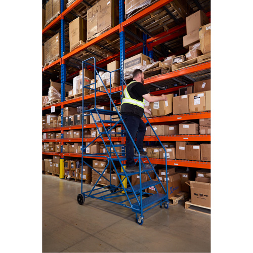 Escabeau roulant certifi&eacute; CSA avec marche verrouillable, 8 marches, Largeur de la marche 30", Hauteur de la plateforme 72", Acier Absolute Business Supply