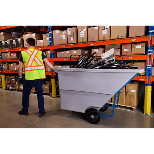 Chariot basculeur en acier, Poly&eacute;thyl&egrave;ne, 1,1 vg³, Capacit&eacute; de charge de 1250 lb Absolute Business Supply