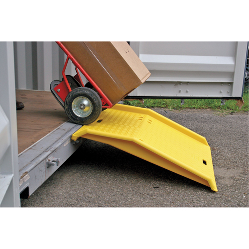 Rampe portable en poly pour contenant d'exp&eacute;dition, Capacit&eacute; de 750 lb, 35" la x 36" lo Absolute Business Supply