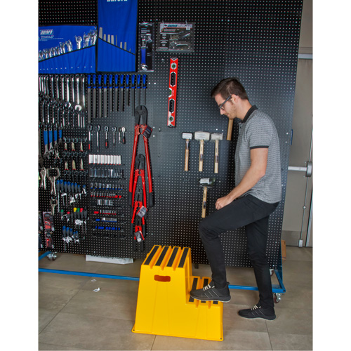 Escabeau industriel, 2 marches, 26" x 22-7/16" x Hauteur 19-11/16" Absolute Business Supply