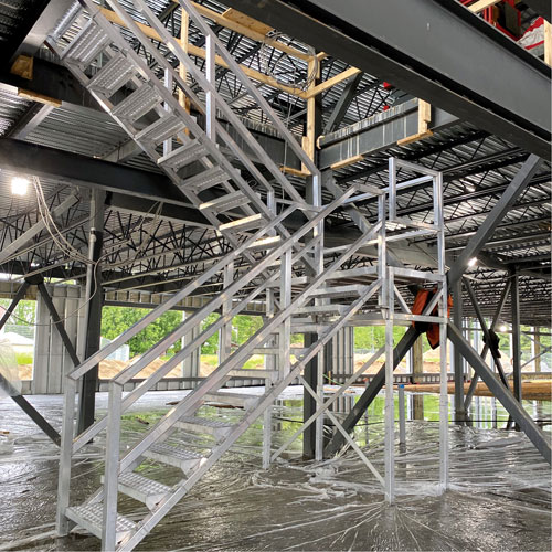 Escalier Smartstairs t&eacute;lescopique &agrave; 3-5 marches en aluminium Absolute Business Supply