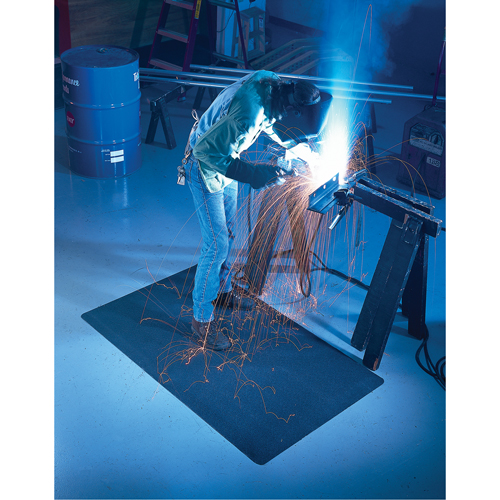 Tapis WeldSafe No 447, Caoutchouc, 3' lo, 2' la x 9/16" &eacute;pais, Noir Absolute Business Supply