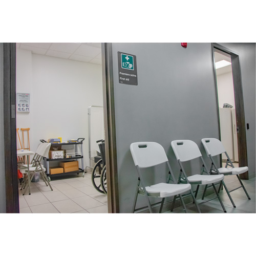 Chaises pliantes, Poly&eacute;thyl&egrave;ne, Blanc, Capacit&eacute; 350 lb Absolute Business Supply