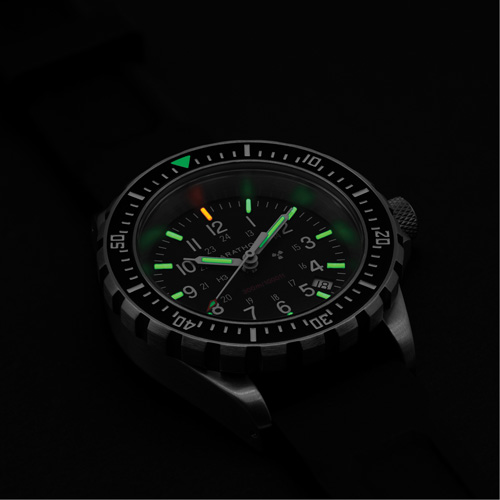 Grande montre automatique de plong&eacute;e, Num&eacute;rique, &agrave; piles, 41 mm, Noir Absolute Business Supply