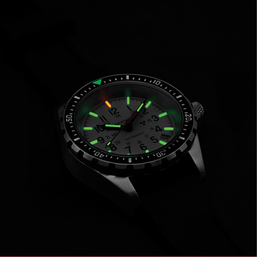 Montre automatique moyenne pour plongeur &eacute;dition arctique, Num&eacute;rique, &agrave; piles, 36 mm, Noir Absolute Business Supply