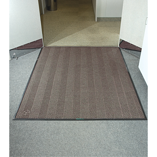 Tapis Waterhog Eco Elite, Essuie-pieds/grattoir, 6' x 20' x 3/8", Brun ch&acirc;taignier Absolute Business Supply