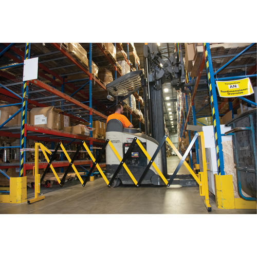 Barri&egrave;re extensible, 37" h x 11' lo, Noir/Jaune Absolute Business Supply