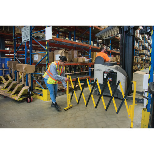 Barri&egrave;re extensible, 37" h x 11' lo, Noir/Jaune Absolute Business Supply