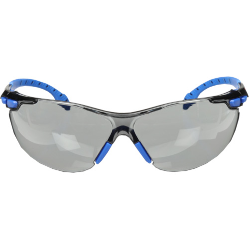 Lunettes de s&eacute;curit&eacute; Solus avec lentilles Scotchgard, Lentille Grise/fum&eacute;e, Antibu&eacute;e, R&eacute;pond ou surpasse la norme CSA Z94.3 Absolute Business Supply