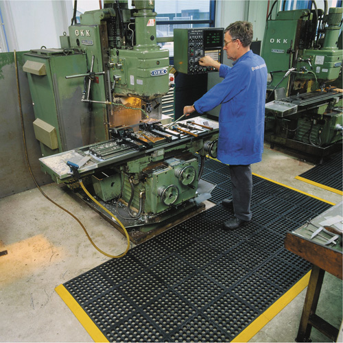 Cushion-Ease&reg; 550 Interlocking Anti-Fatigue Mat, Slotted, 3' x 3' x 3/4", Black, Rubber Absolute Business Supply