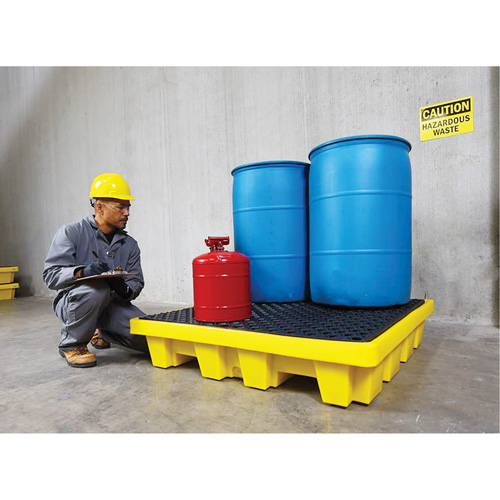 Ultra-Spill Pallet emboitable, 4 barils, Capacit&eacute; de d&eacute;versement 66 gal. US, 51" x 51" x 10" Absolute Business Supply