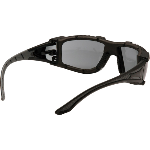 Lunettes de s&eacute;curit&eacute; Endeavor Plus, Lentille Gris, Antibu&eacute;e, ANSI Z87+/R&eacute;pond ou surpasse la norme CSA Z94.3 Absolute Business Supply