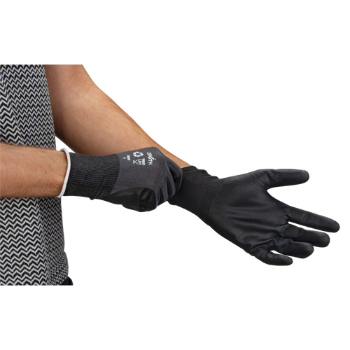 Gants &eacute;cologiques enduits et perm&eacute;ables &agrave; l'air, 7, R&ecirc;vetement Mousse de nitrile, Calibre 21, Enveloppe en Nylon/rPET Absolute Business Supply