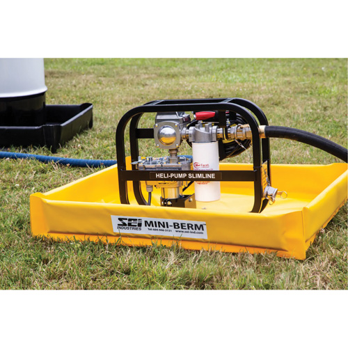 Berme de confinement compacte Mini-Berm en PVC jaune, Capacit&eacute; 40 gal. US, 4' la x 4' lo x 4" h Absolute Business Supply