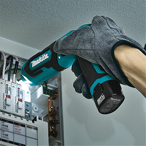 Trousse de tournevis &agrave; chocs, 1/4", 220 lb-po Couple max., 7,2 V, Lithium-ion Absolute Business Supply