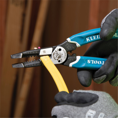 Outil polyvalent Klein-Kurve pour d&eacute;nuder, couper et sertir les fils, 8-1/4" lo, 8 - 20 AWG Absolute Business Supply