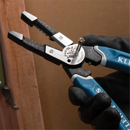 Outil polyvalent Klein-Kurve pour d&eacute;nuder, couper et sertir les fils, 8-1/4" lo, 8 - 20 AWG Absolute Business Supply