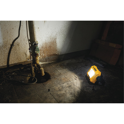 Lampe d'&eacute;clairage direct compact 12V/20V Max, DEL, 2000 Lumens Absolute Business Supply