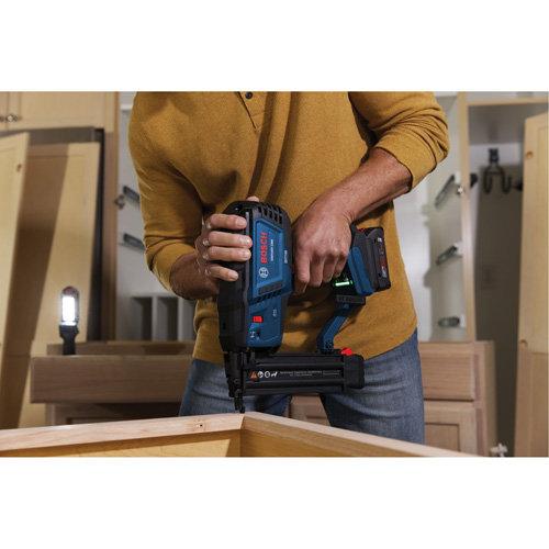 Brushless 18-Gauge Brad Nailer Kit with Standard Power Battery, 18 V, Lithium-Ion Absolute Business Supply