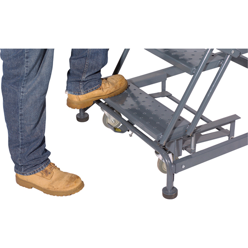 &eacute;chelles roulantes avec pied verrouillable activ&eacute; par le poids, 6 marches, Largeur de la marche 24", Hauteur de la plateforme 60", Acier Absolute Business Supply