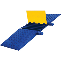 Protecteur de c&acirc;ble ADA/DDA robuste Yellow Jacket, 5 canaux, 18" lo x 50" la x 1,875" h Absolute Business Supply