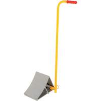 Cale de roues en aluminium avec poign&eacute;e, 7" la x 11-7/8" p x 7-11/16" h Absolute Business Supply