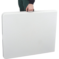 Table se pliant en deux, Rectangulaire, 72" l x 30" la, Poly&eacute;thyl&egrave;ne, Blanc Absolute Business Supply