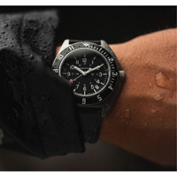 Montre Steel Navigator avec date sur ensemble bracelet en caoutchouc noir de trois morceaux, Num&eacute;rique, &agrave; piles, 41 mm, Noir Absolute Business Supply
