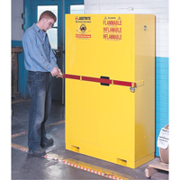 Armoire de rangement haute s&eacute;curit&eacute; avec barre en acier pour produits inflammables, 45 gal., 2 tablettes Absolute Business Supply