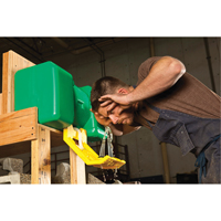 Poste de douche oculaire, Aliment&eacute; par gravit&eacute;, Capacit&eacute; 9 gal., Conformit&eacute; ANSI Z358.1 Absolute Business Supply