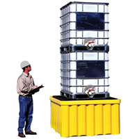 Palette antid&eacute;versement avec drain Ultra-IBC Spill Pallet , Capacit&eacute; de d&eacute;versement 400 gal. US, 58,75" x 58,75" x 33" Absolute Business Supply