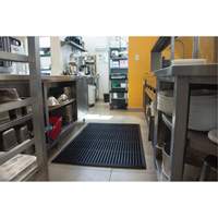 Tapis antifatigue, &agrave; fentes, 3' x 5' x 7/8", Noir, Caoutchouc naturel Absolute Business Supply