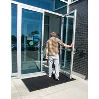 Tapis d'entr&eacute;e ext&eacute;rieure, Caoutchouc, Grattoir Type, Motif Textur&eacute;, 2' x 2-2/3', Noir Absolute Business Supply