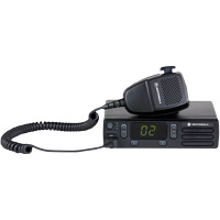 Radio et r&eacute;p&eacute;teur portatif de s&eacute;rie CM200d Absolute Business Supply