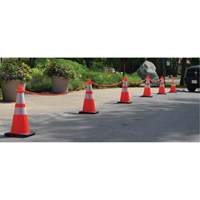 Ensemble de c&ocirc;nes de signalisation et chaînes, 28", Orange, Bande(s) r&eacute;fl&eacute;chissante(s) 4" & 6" Absolute Business Supply