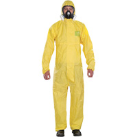 Combinaisons jetables pour usage mod&eacute;r&eacute; Microchem, Petit, Jaune, Polypropyl&egrave;ne Absolute Business Supply