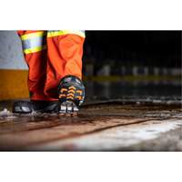 Aide &agrave; la traction sans crampons GripPro, Caoutchouc, Traction Rainur&eacute;, Moyen/Petit Absolute Business Supply